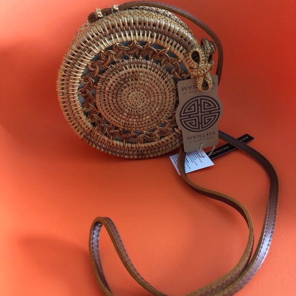 HANDMADE CUT OUT ROUND RATTAN - Picture 5 of 5